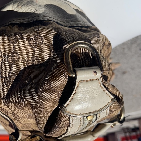 Beautiful Women’s authentic Gucci purse like new on inside no tears no rips - Picture 4 of 13